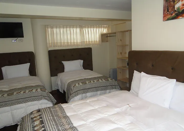 Hotel Quenas 3*